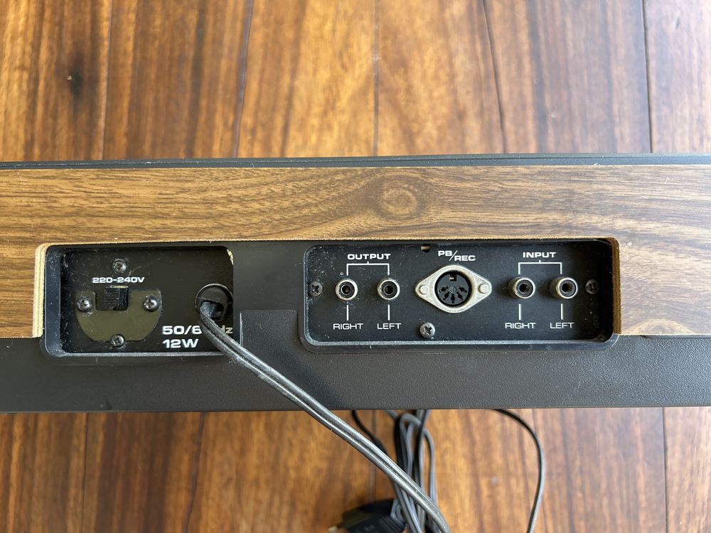 Leitor de cassetes Akai CS-34D