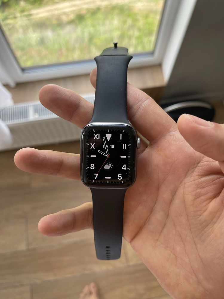 Apple Watch 4, 44mm