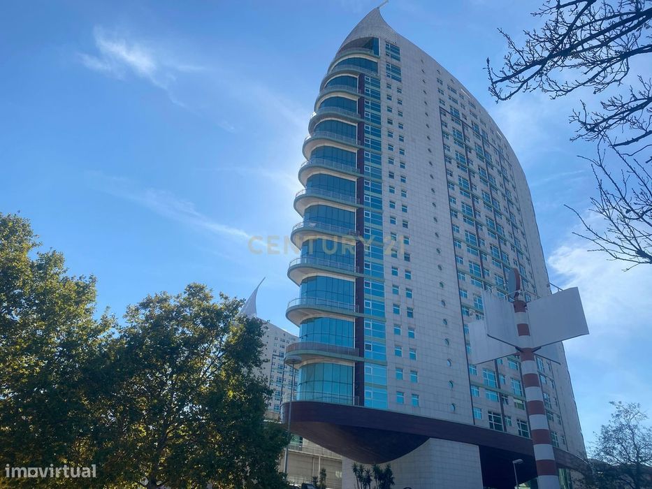 Apartamento T2 Duplex com vista rio em zona nobre de Lisboa