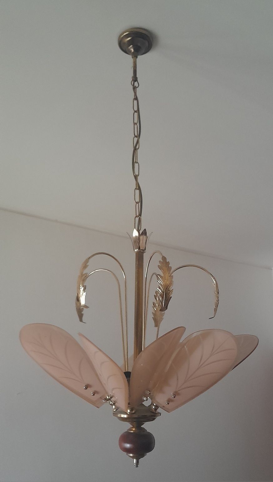Lustre com decoração Arte Nova