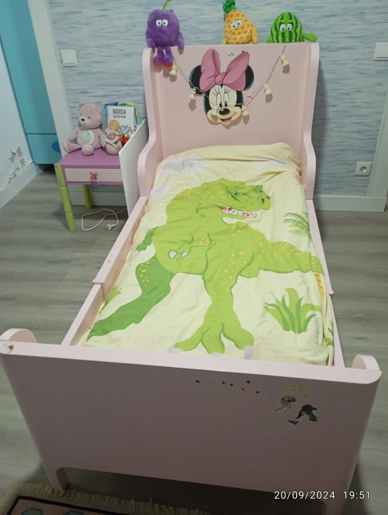 Vendo cama menina com colchao mesa cabeceira