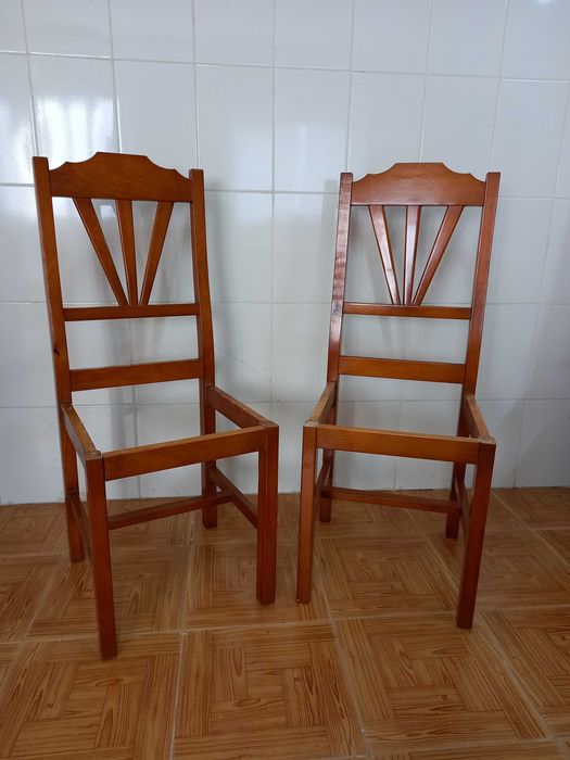 Cadeiras robustas (duas)