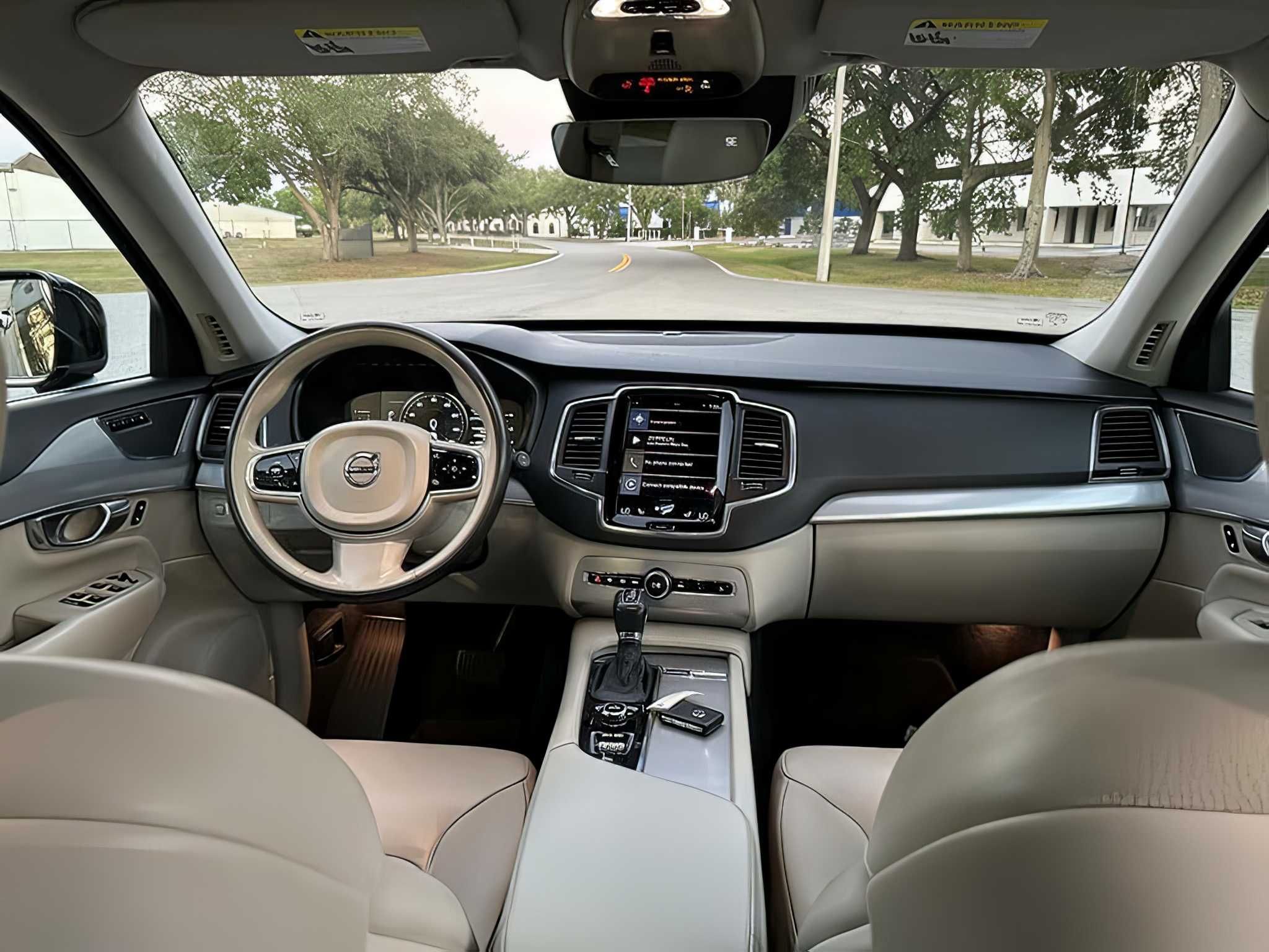 2017 Volvo XC90 T5