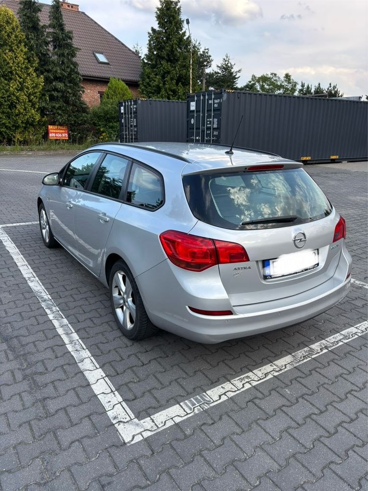 Opel Astra J Sports Tour