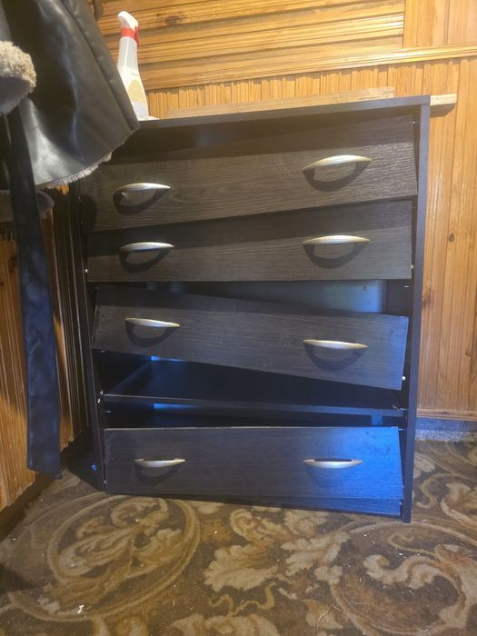 Szafką na buty do wymiany kołki