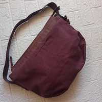 Фіолетова текстильна сумка на плече зі шкіряними вставками
