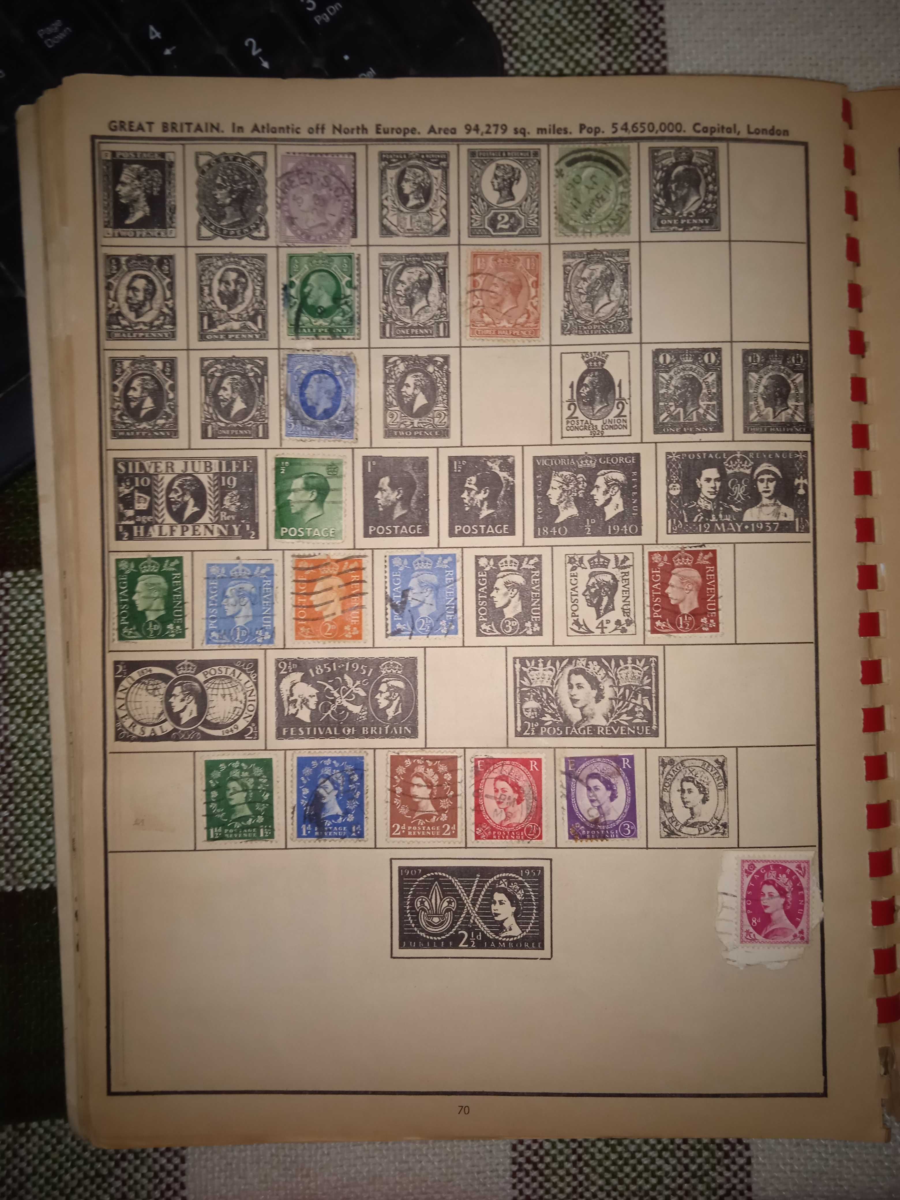 Альбом марок світу  1961 з 712 марками "The Majestic Stamp Album"