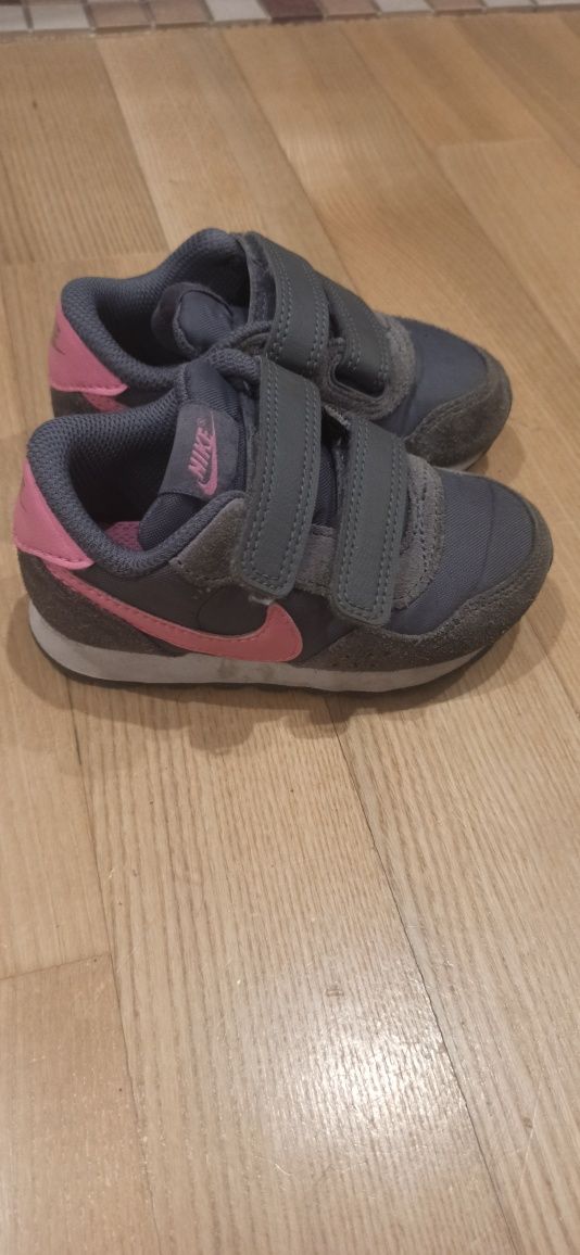 Buty dziecięce nike 22