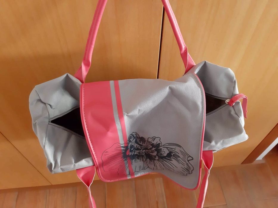 Saco desportivo cinzento e rosa