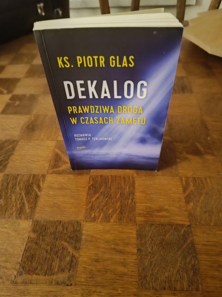 Ksiązka Dekalog w Czasach zamętu KS. Piotr Glas