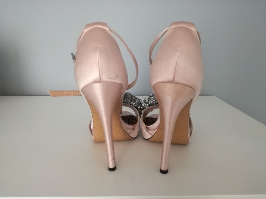 buty atłasowe na obcasie, rozmiar 38, Betsey Johnson