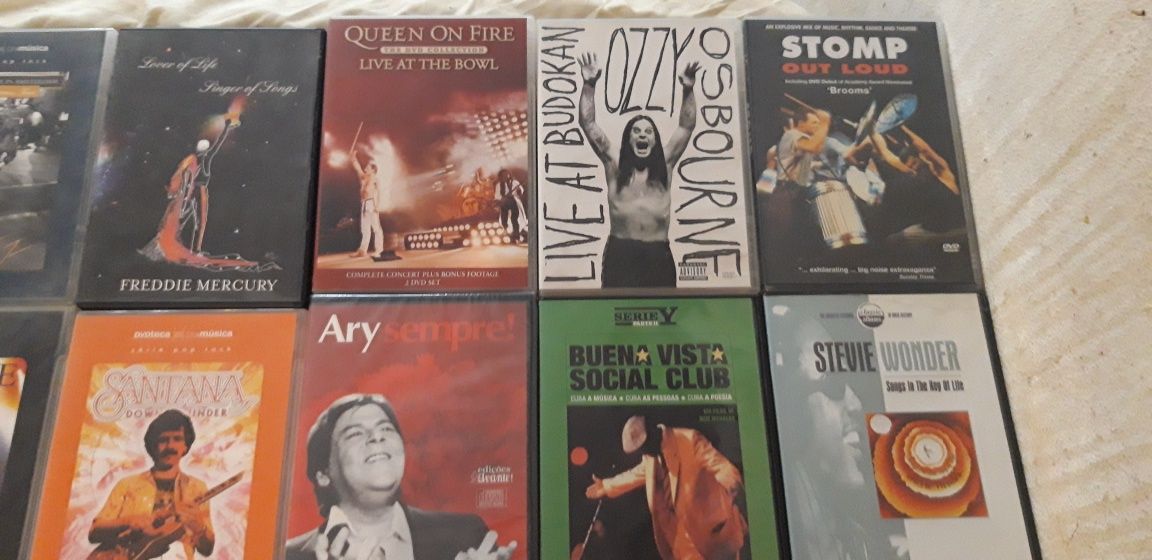 Conjunto de 25 Dvds Musicais Diversos