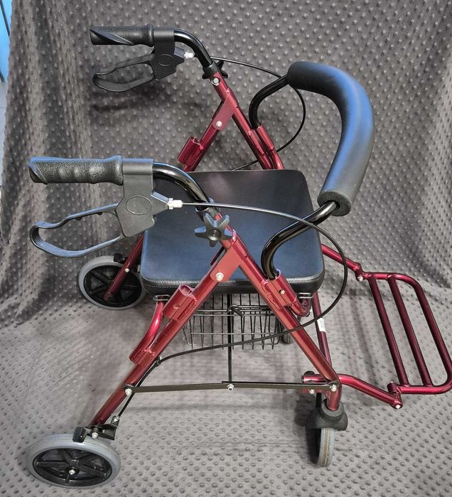 Podpórka 4-kołowa z funkcją transportową z podnóżkiem