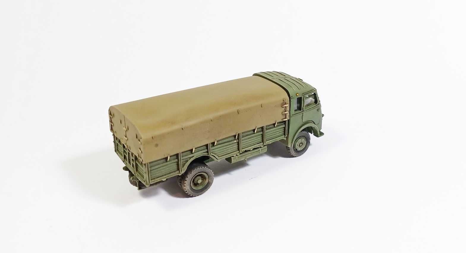 Profesjonalnie wykonany Renault AGK 5Ton 1/72