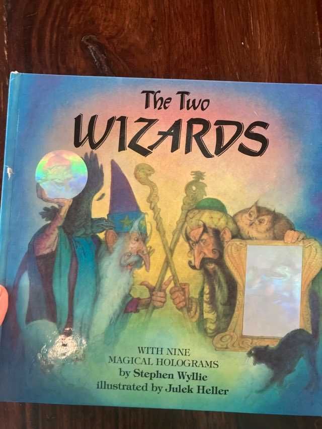 The Two Wizards with 9 magical holograms Książka po angielsku