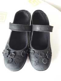 Туфли для девочки б/у, чёрного цвета, р. 35, длина стельки 22 см.