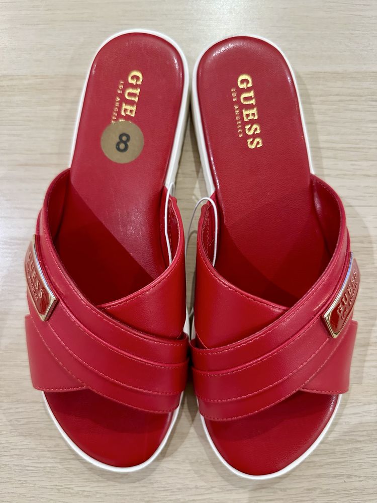 Czerwone klapki Guess, nowe