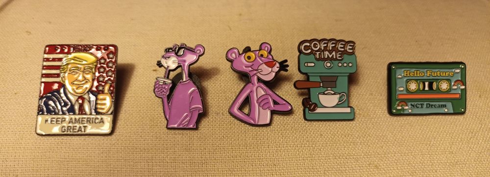 Pins à escolha a 1 euro cada