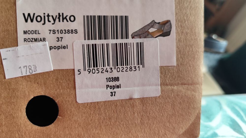 Letnie, srebrne buty