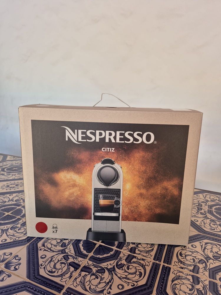 Maquina de café Nespresso Citiz. Vermelha.