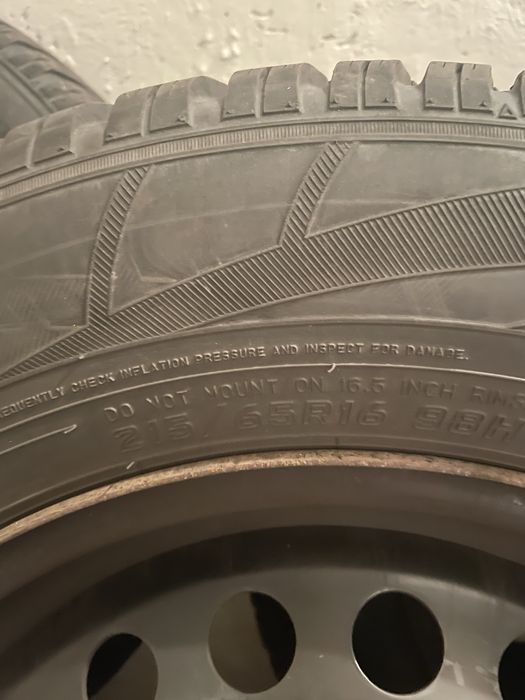 Sprzedam opony zimowe Falken z czujnikami na fegach– bardzo dobry stan