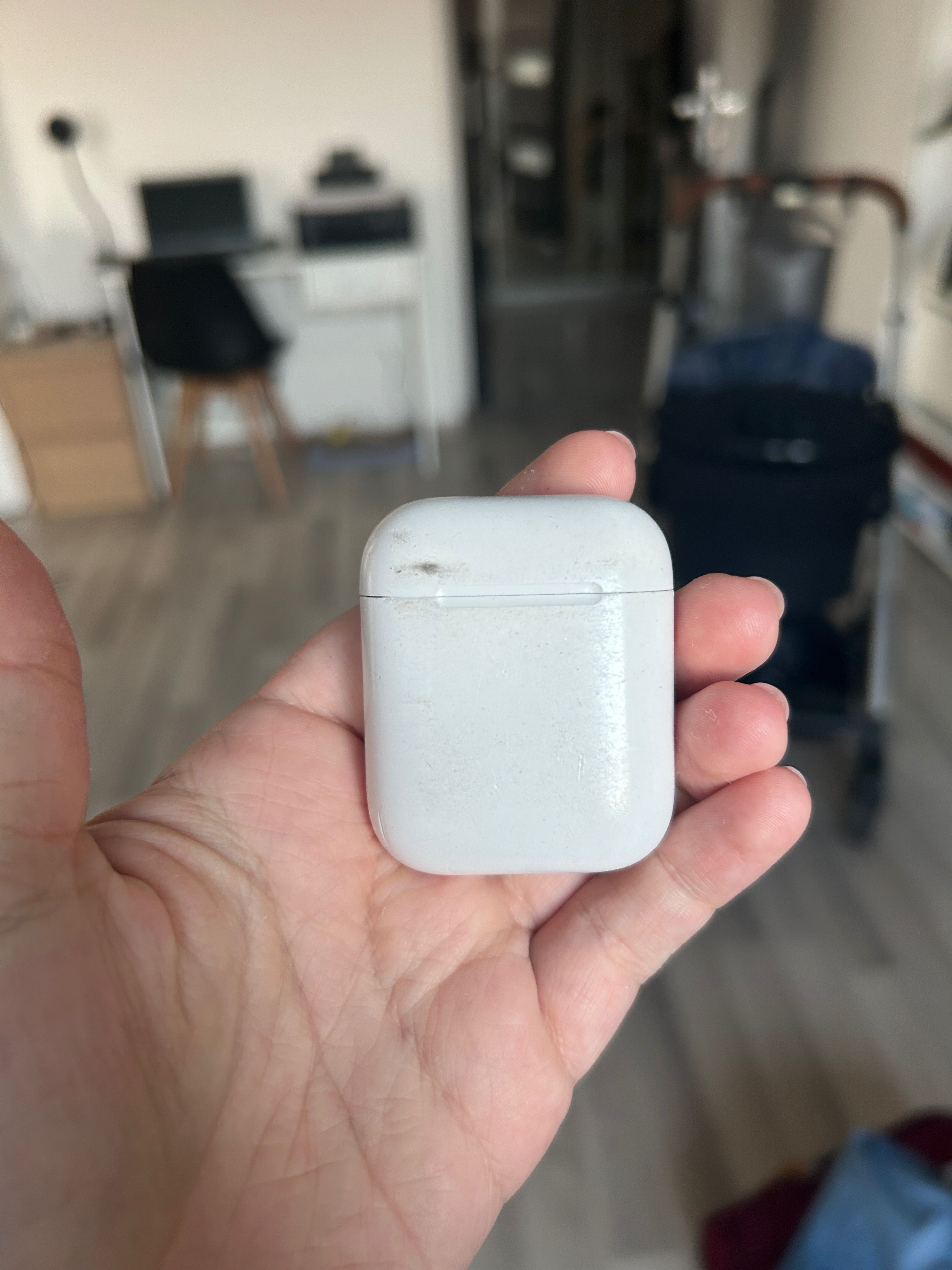 Etui ładujące do AirPods gen 1 (A1602)