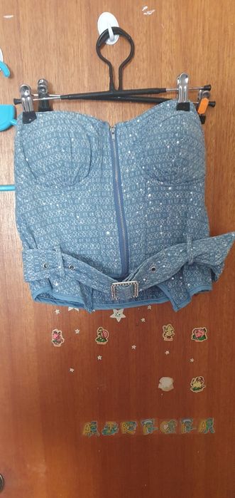 Conjunto de tope e saia curta