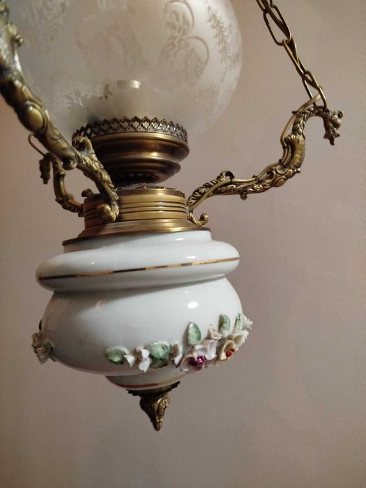 Candeeiro em latão e porcelana