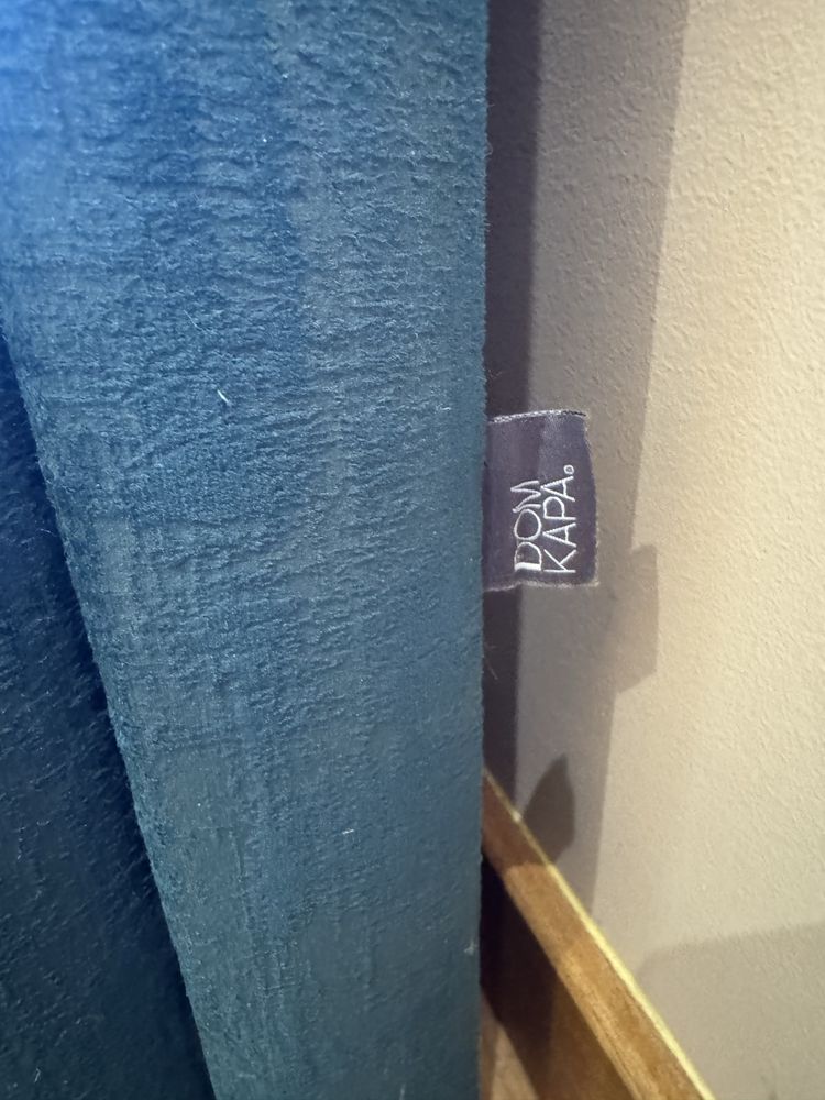 Cama estofada com arrumação Domkapa