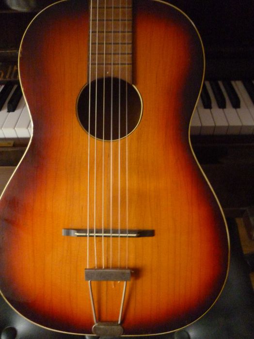 Dobra markowa gitara Niemiecka Korri