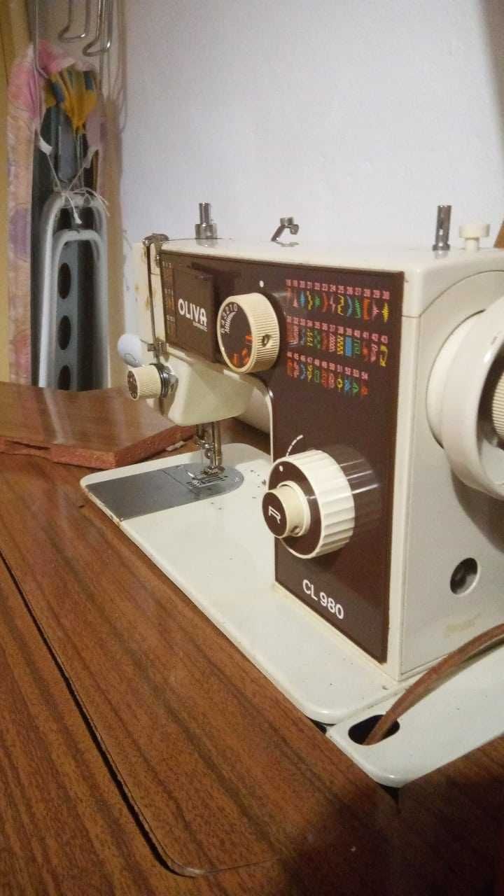 Máquina de Costura Oliva