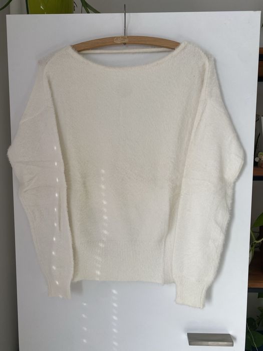 Kremowy sweterek Sinsay