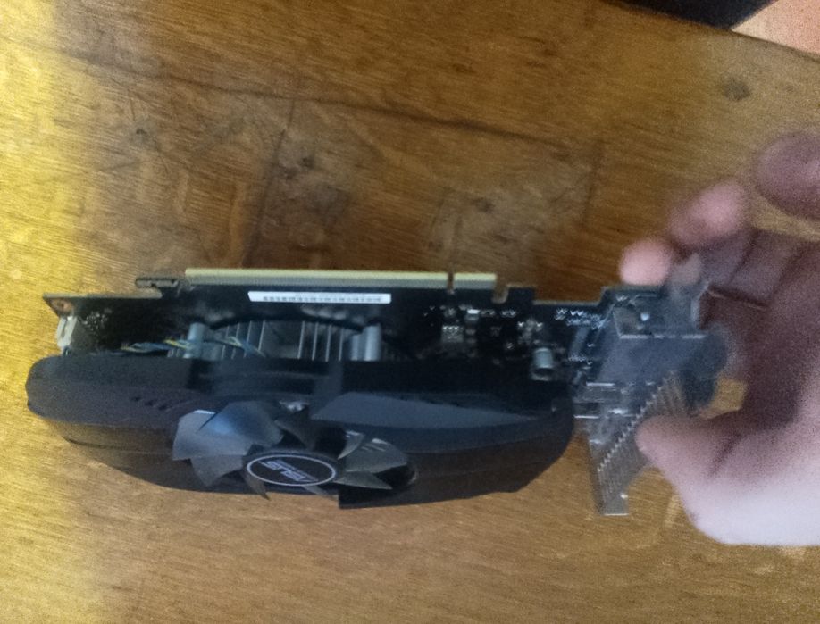 Продам Видеокарту Asus phoenix GTX 1650 4 gb