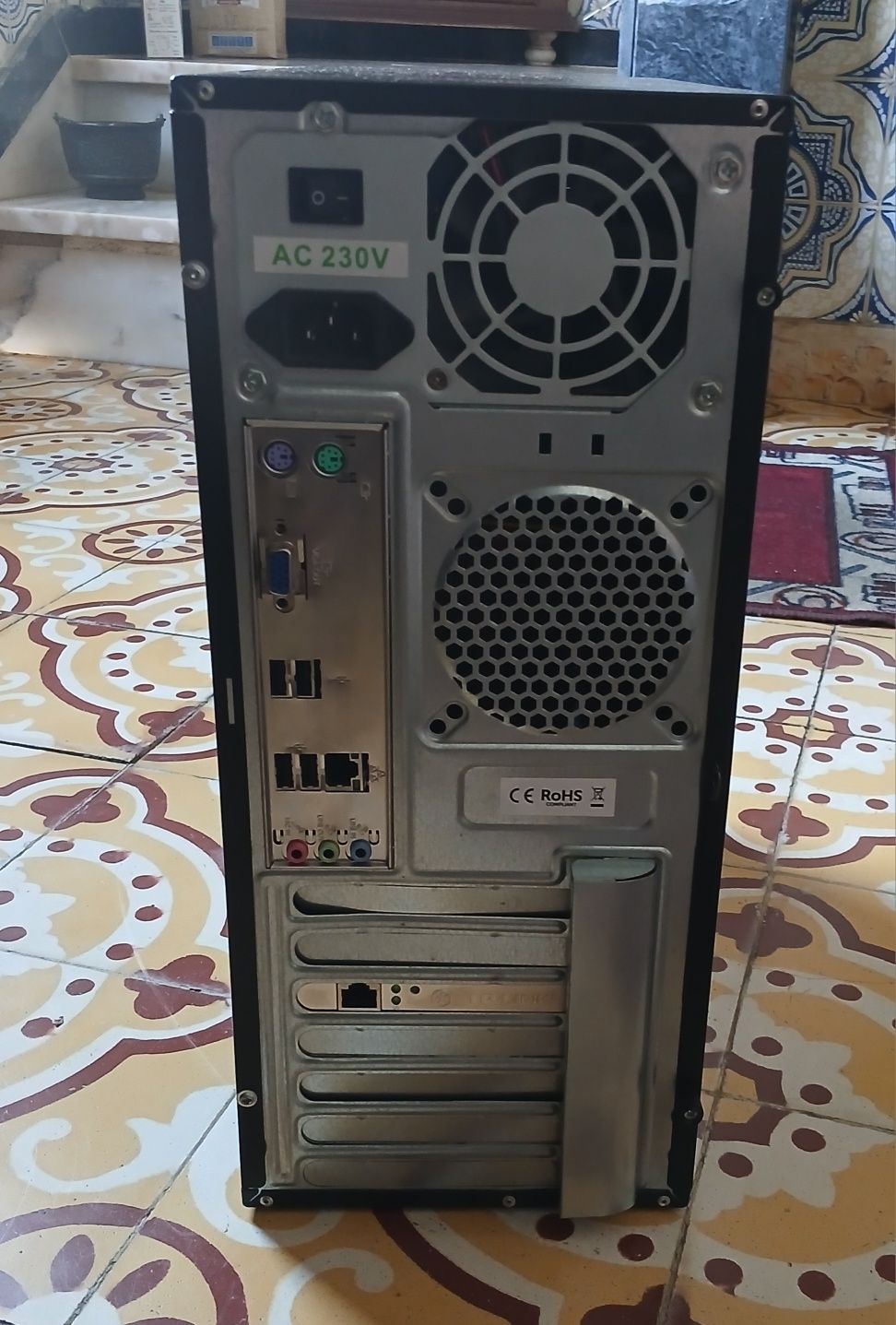 Monitor e colunas mais torre ( ler o anúncio bem )