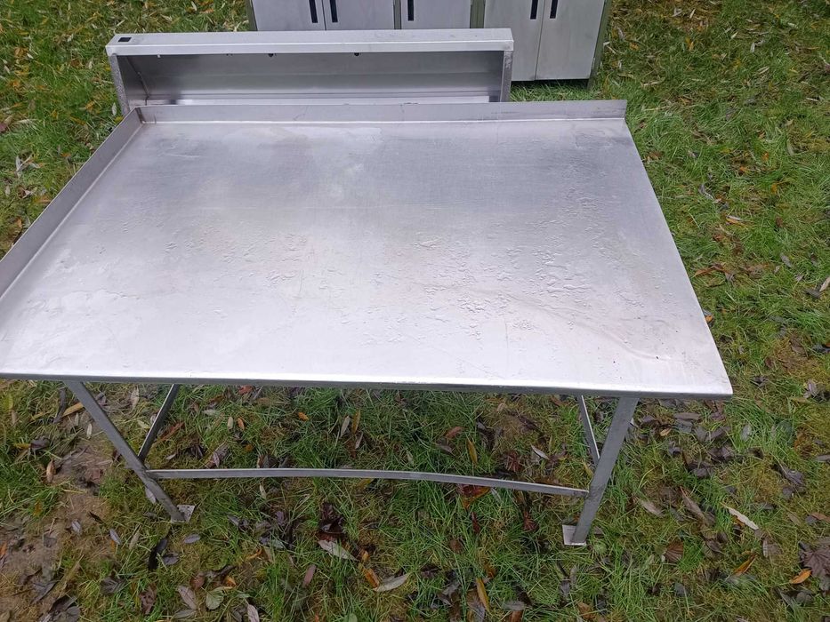 Stół produkcyjny ze stali nierdzewnej