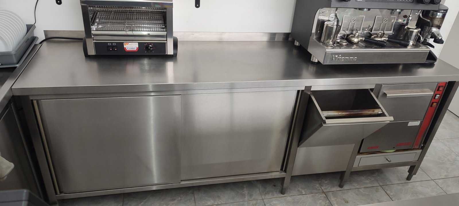 Mesa INOX. Móveis para balcão de bar.