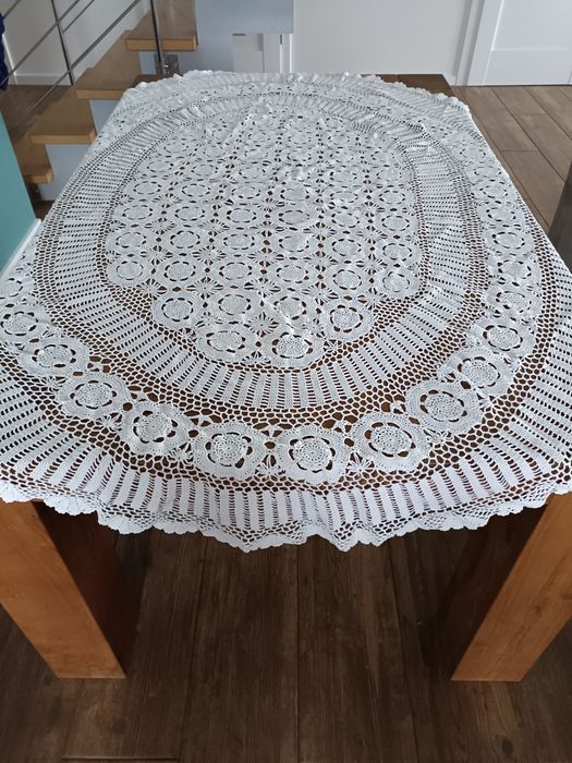 Obrus okrągły ok.177 cm długości