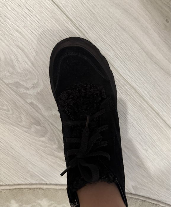 Зимові ботинки,38 розмір.За деталями пишіть у особисті повідомлення