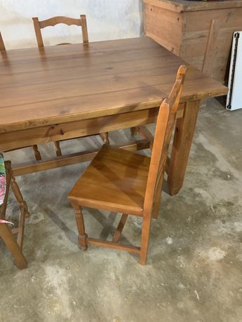 Mesa de jantar em madeira e 6 cadeiras