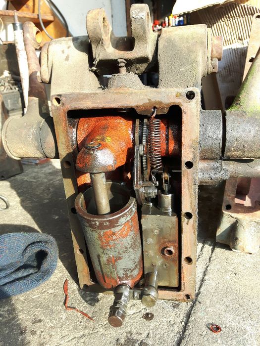 Podnośnik,rozdzielacz ursus,zetor 3011,7211,8011,5011,7011,gwarancja