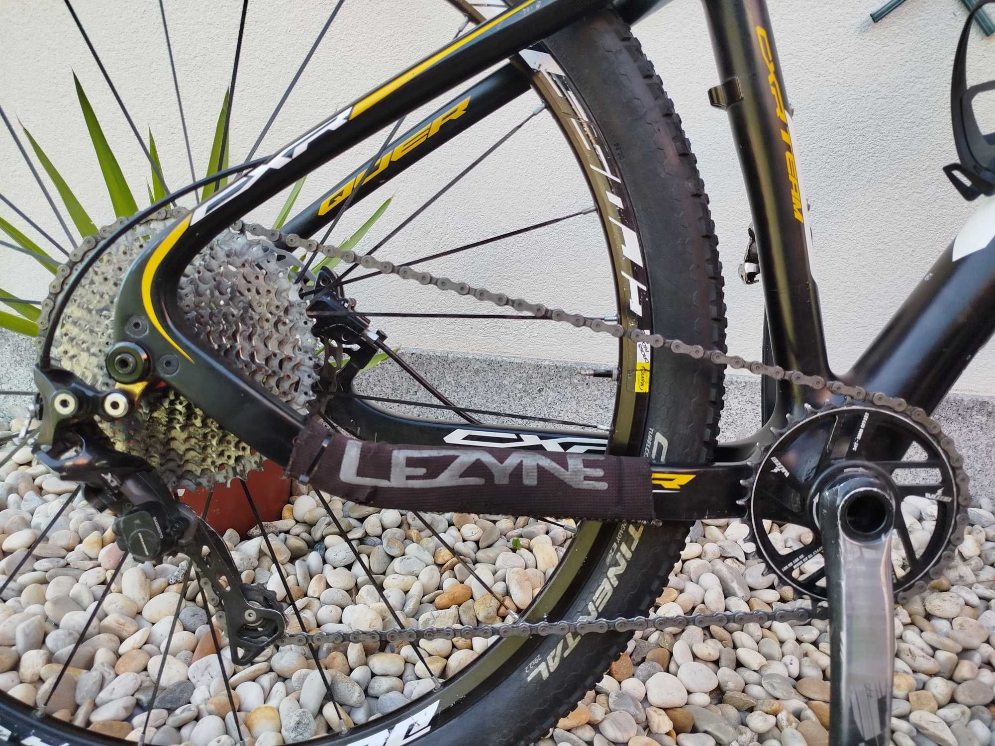Bicicleta BTT carbono roda 29, novo preço 550€