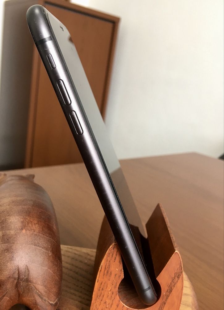 iPhone 11  на 64 GB