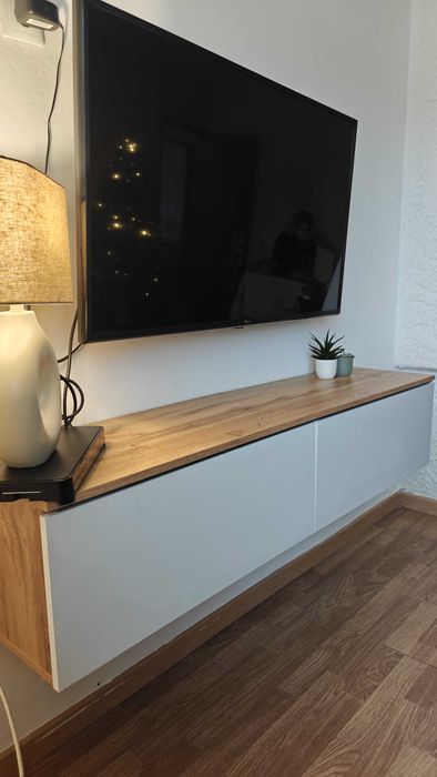Móvel de TV de carvalho wotan branco brilhante NOVO