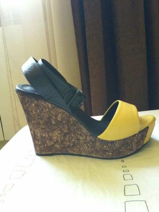 Кожаные босоножки