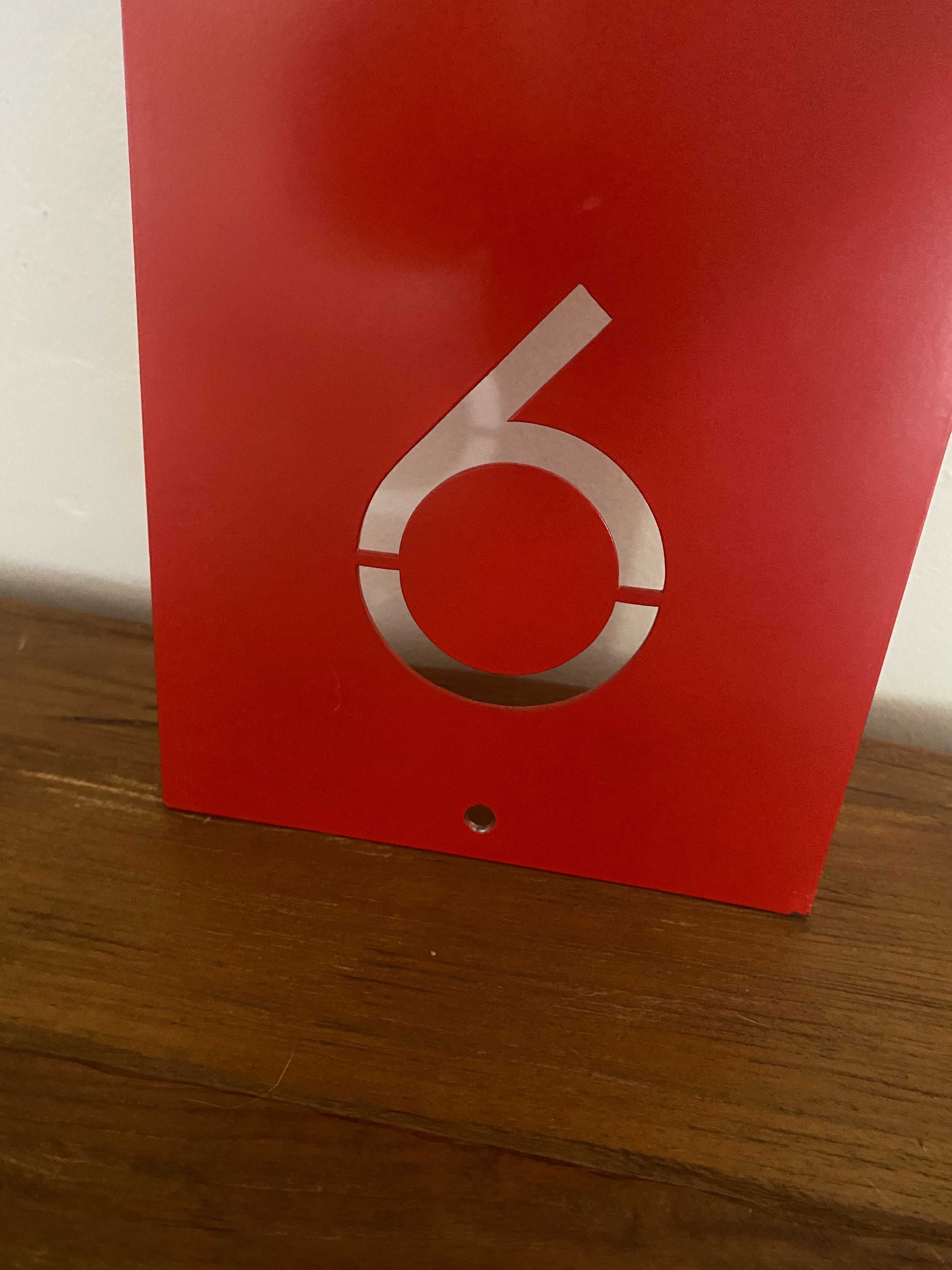 Relógio de parede em metal vermelho (Redução de preço!)