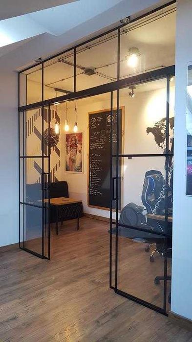 Drzwi szklane loft ścianka szklana przesuwna