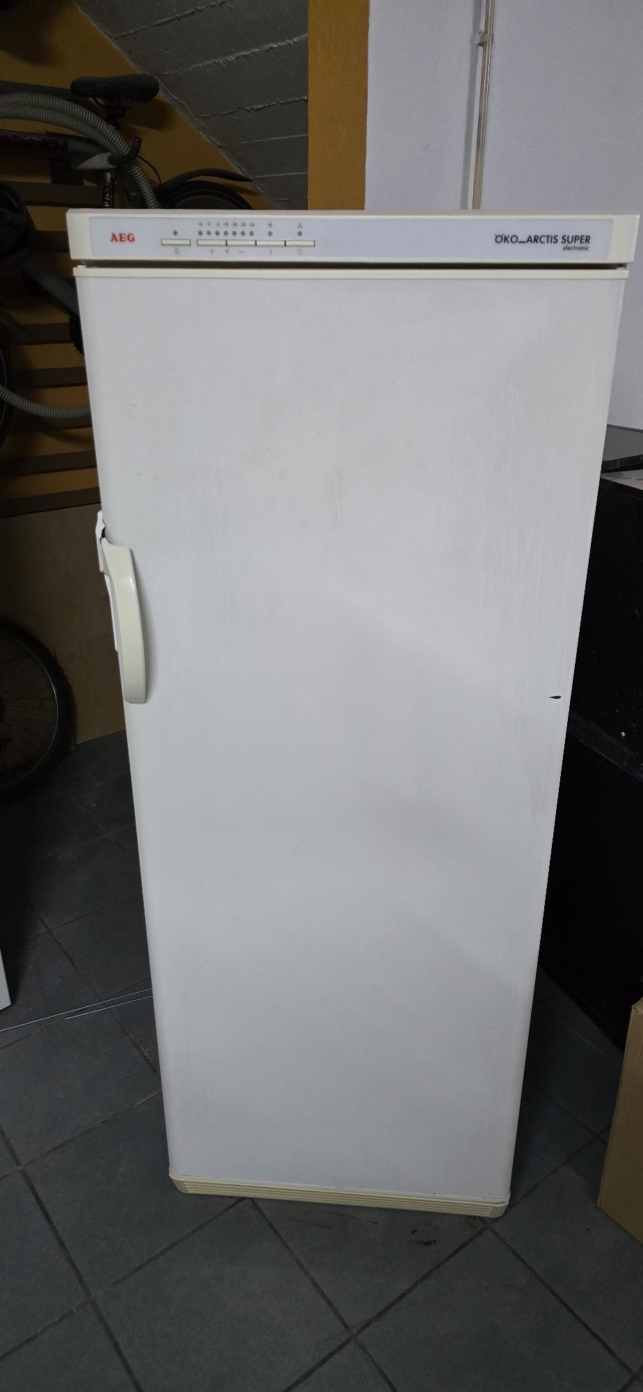 Arca vertical AEG