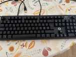 Teclado gaming mecânico RGB