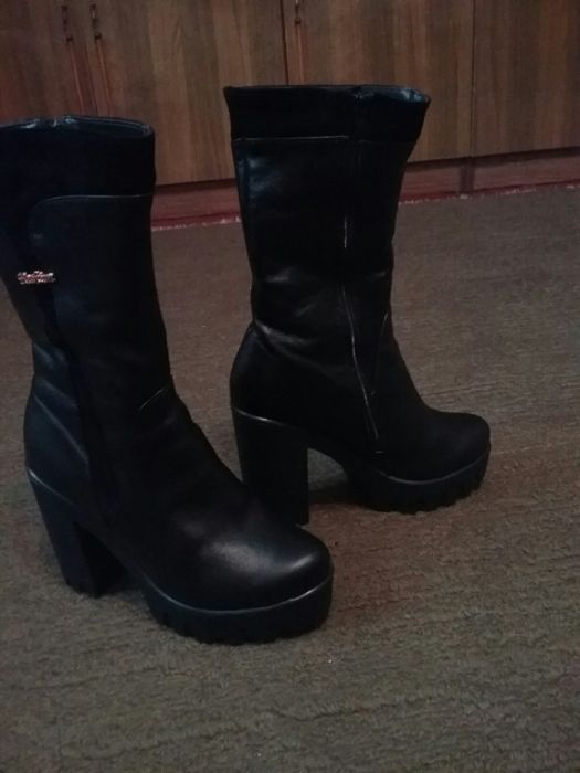 Продам зимові кожані ботінки