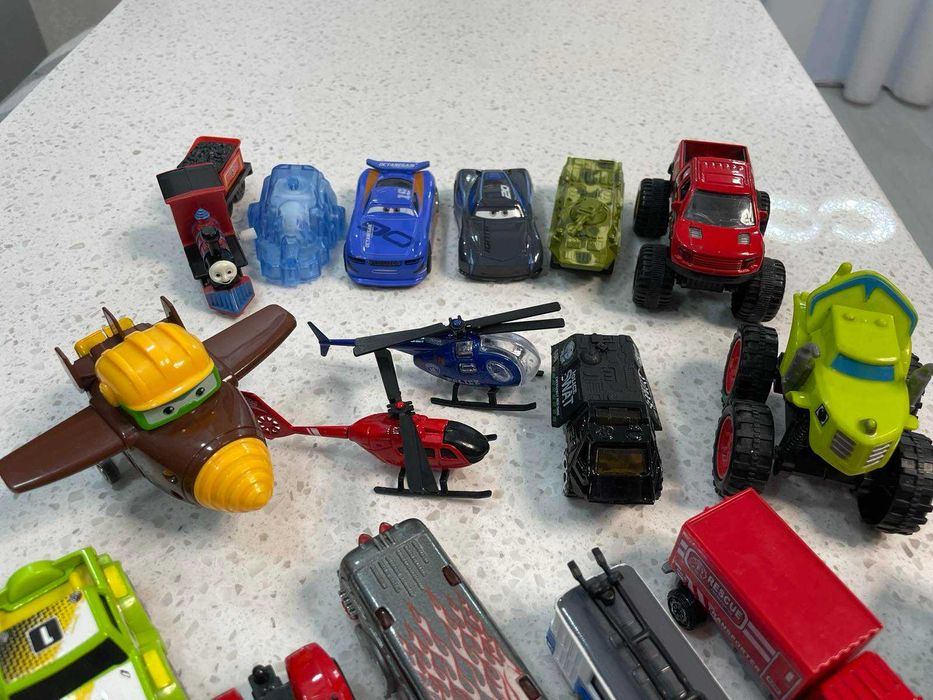 Продаю Велику Колекцію Іграшкових Машинок та Спецтехніки!
